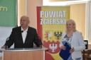 Na zdjęciu widoczni Starosta Zgierski Pan Bogdan Jarota oraz Zastępca Dyrektora PUP w Zgierzu Pani Mirosława Maciak